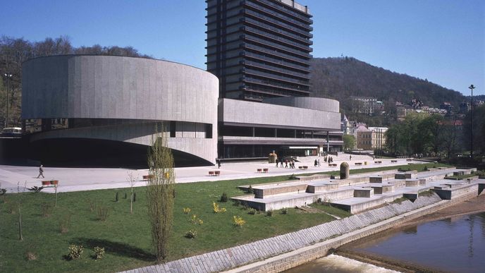 Hotel Thermal. Místo, kde se každý rok MFFKV pořádá.