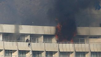 Tálibánci zaútočili na mezinárodní hotel. Zabili čtrnáct cizinců a čtyři místní