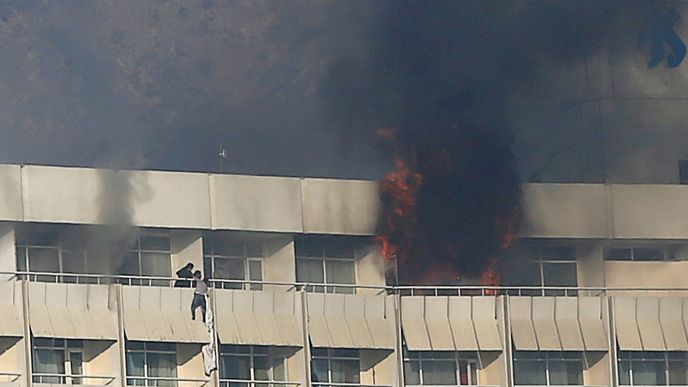 Při útoku na hotel v Kábulu zemřelo pět civilistů, včetně cizince