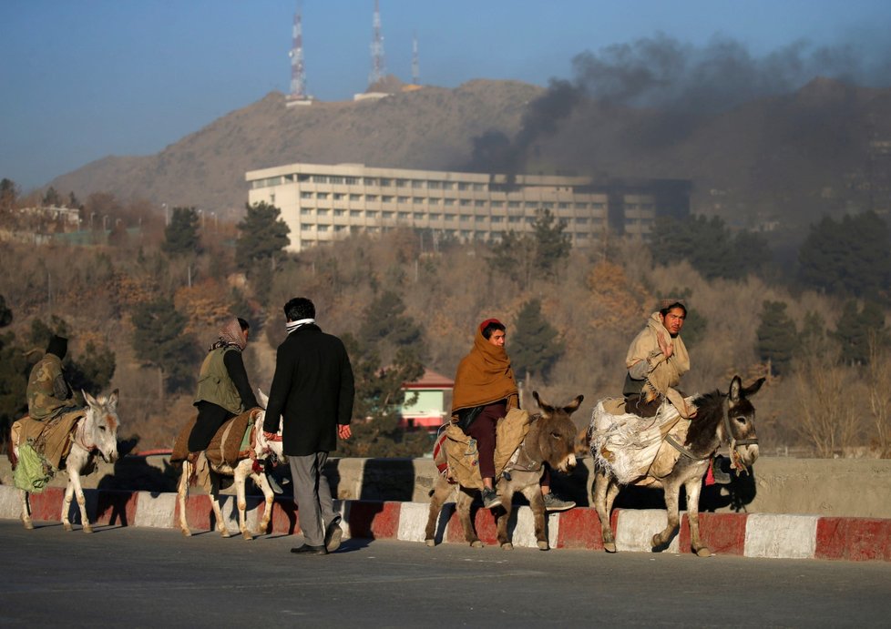 Při útoku na hotel v Kábulu zemřelo 18 civilistů