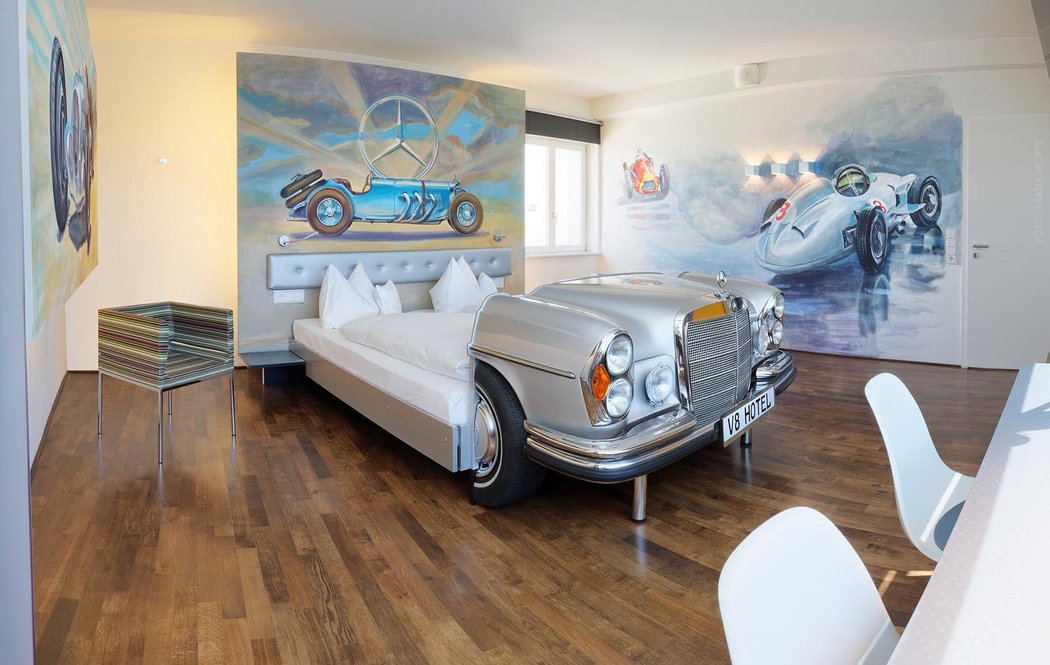 V8 Hotel