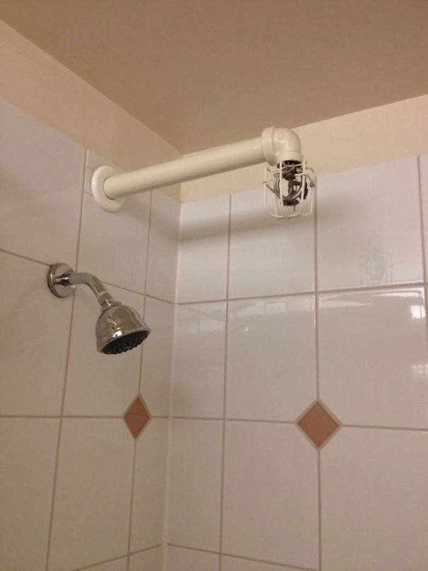 Nejhorší věci, na které můžete narazit v hotelech: Tady ve sprše neuhoříte.