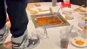 Svůj čin natočili a umístili na internet.