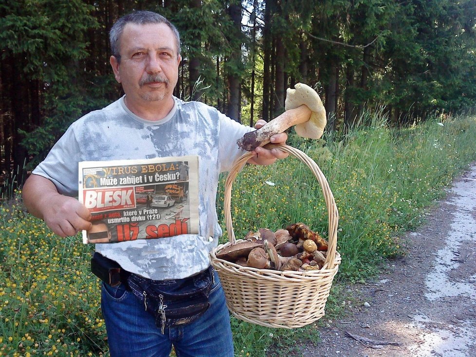 Jaroslav Tůma (77) z Prahy vyrazil na houby do příbramských hvozdů. Plný košík hub nasbíral během chvíle.