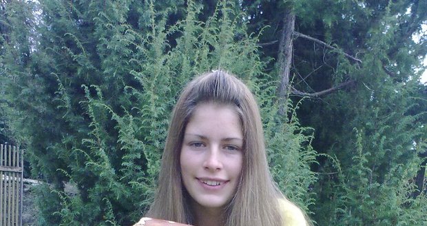 Obří hřib, který má 1,3 kg, našla Kateřina Kaňáková na Tachovsku...