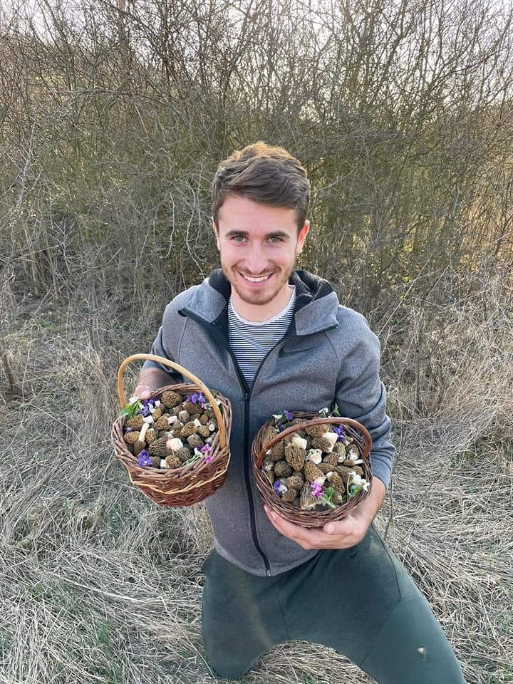 Houbař Jiří Dubec zahájil jarní houbovou sezónu. Našel 246 kačenek českých.