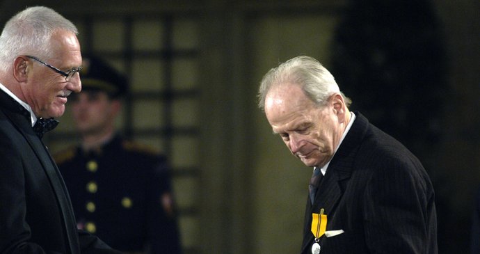 V roce 2005 prezident Václav Klaus vyznamenal M. Smotlachu medailí Za zásluhy o stát v oblasti vědy a výchovy