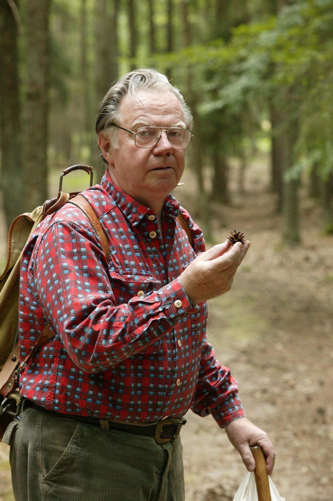 Mykolog Jiří Baier: „Co s červivou houbou? Já je jím.“ Velmi často najdete nebo si domů donesete houby červivé, rostly totiž pomalu. Podle mykologa Jiřího Baiera je hřích je vyhodit. „Červivé houby jsou předtrávené! Dělal jsem pirožky z červivých hub a doma se mohli utlouct,“ popsal. A v Itálii prý houby dokonce vykupují pouze červivé...