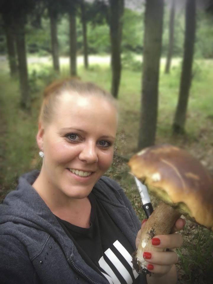 Lucie Ošlejšková ze Soběsuk neodolala a jako důkaz, že rostou, si pořídila s úlovkem selfie.