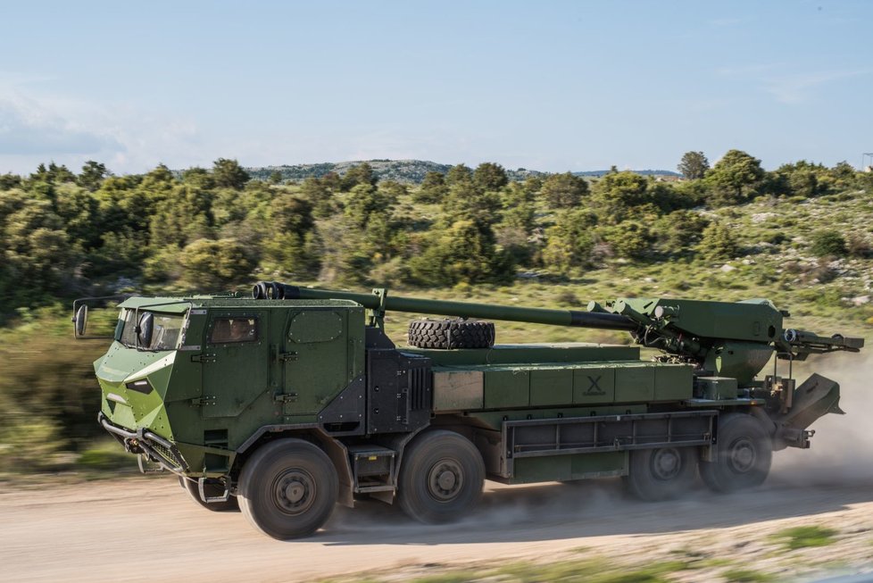 Samohybná houfnice CAESAR 8×8 na podvozku Tatra 815