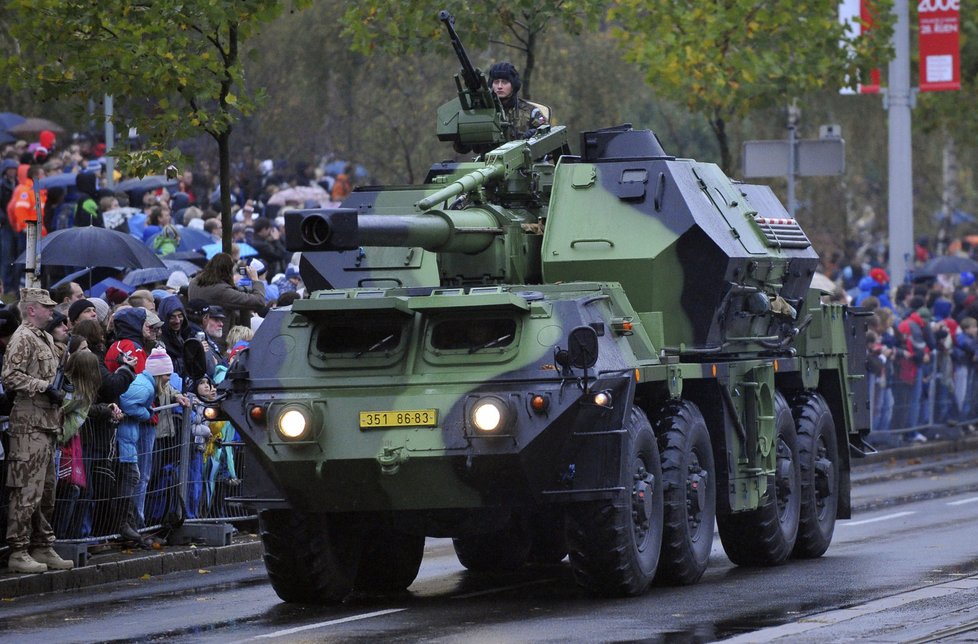 Česká armáda disponuje i samohybnými houfnicemi Dana. Nyní je bude za 1,5 miliardy modernizovat.