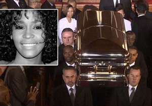 Přítel Whitney Houston Ray J se při vynášení rakve málem zhroutil