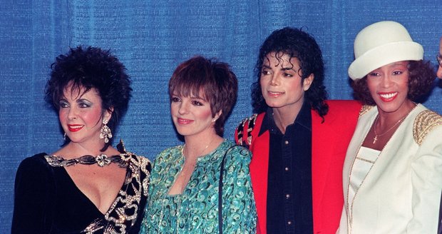 Whitney (vpravo) s Michael Jacksonem, Lizou Minelli, Elizabeth Taylor