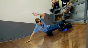 Legenda skateboardingu Tony Hawk zkouší skutečný (?) létající hoverboard