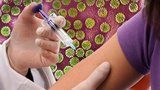 Vakcína je zdarma, přesto proočkovanost klesá: Co děsí lékaře na zákeřném viru?