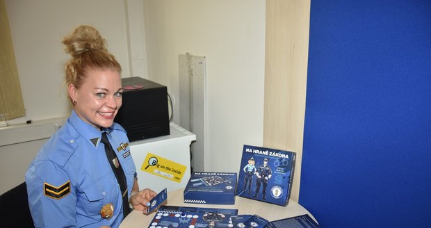 Autorkou hry Na hraně zákona je plzeňská strážnice Jana Kohoutová (37).