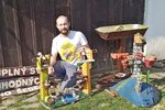 Jiří Šebesta (30) z Morávky vymyslel unikátní venkovní hry. Cestuje s nimi po celé zemi.