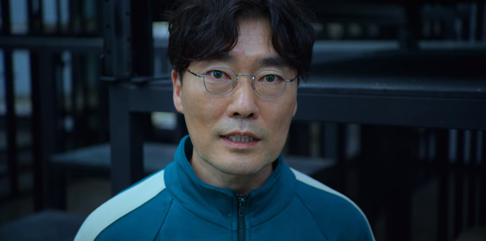 Doktor Byeong-gi ze seriálu Hra na oliheň.