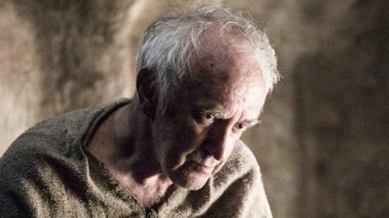 Jonathan Pryce v seriálu Hra o trůny hraje postavu High Sparrow (nejvyšší vrabčák).