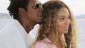 6 celebrit, které zbožňují Hru o trůny:  Raper Jay-Z (podle Emilie Clarke koupil své manželce Beyoncé jedno ze tří dračích vajec z první řady).