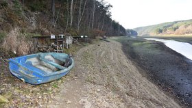 Tady všude bývala voda. Nyní jí protéká úzký proužek řeky Mže.