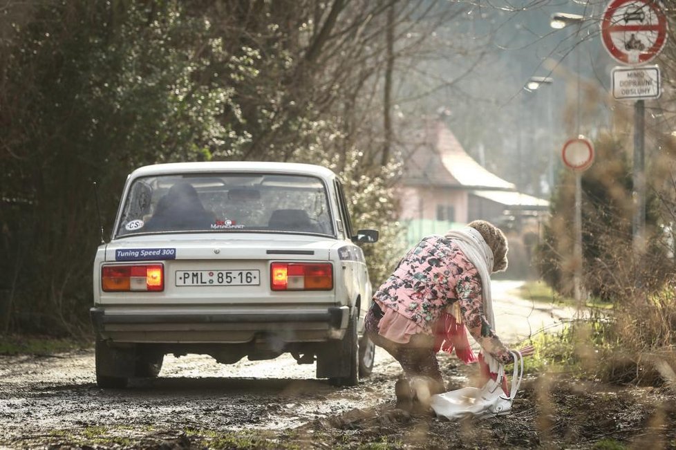 Přístav: Natáčení scény, ve které Betka Stanková srazila Kateřinu Hrachovcovou