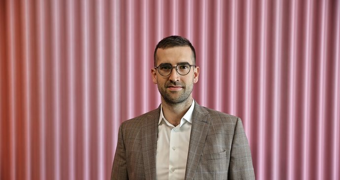 Generální ředitel Českých drah Michal Krapinec v Hráčích naznačil jak vysoký má plat, i že se bude na dráze možná zdražovat opět jízdné.