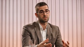 Generální ředitel Českých drach Michal Krapinec v Hráčích naznačil, jak vysoký má plat i že se bude na dráze možná zdražovat opět jízdné.