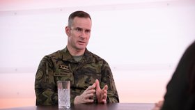 Náčelník Generálního štábu Armády ČR Karel Řehka v Hráčích o bojích o Ukrajinu, možném návratu povinné vojny nebo svých začátcích v armádě.