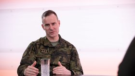 Náčelník Generálního štábu Armády ČR Karel Řehkla v Hráčáích o bojích o Ukrajinu, možném návratu povinné vojny nebo svých dcerách začátcích v armádě