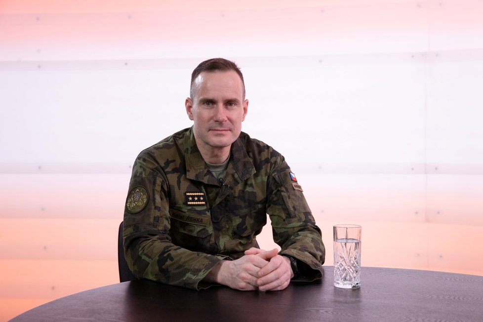 Náčelník Generálního štábu Armády ČR Karel Řehka v Hráčích o bojích o Ukrajinu, možném návratu povinné vojny nebo svých začátcích v armádě.