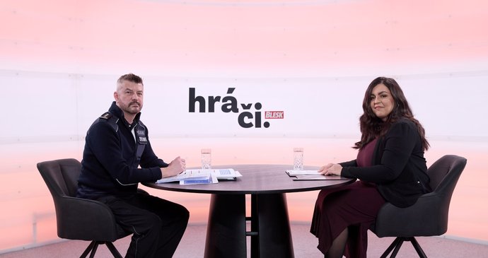 Moderátorka Vera Renovica a šéf dopravní policiee Jiří Zlý v pořadu Hráči.
