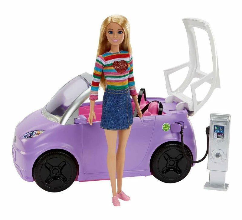 Barbie s fantaskním kabrioletem čerpajícím energii z veřejného sloupu
