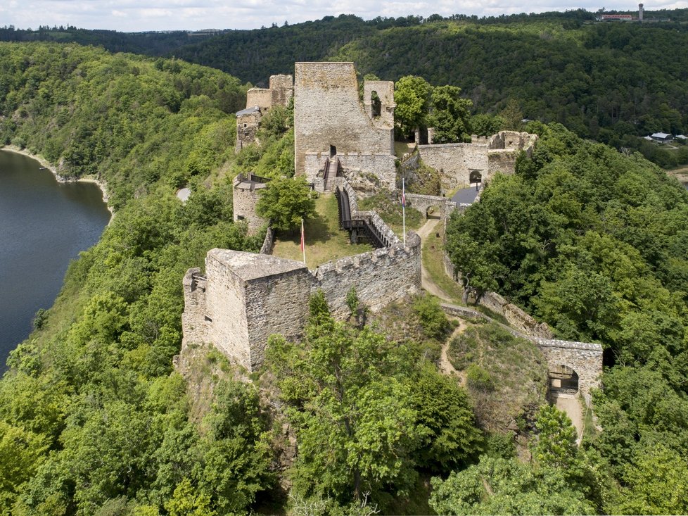 Hrad Cornštějn, který leží jen pár kilometrů od Bítova bude od 1. července přístupní tak, jak již několik set let ne.