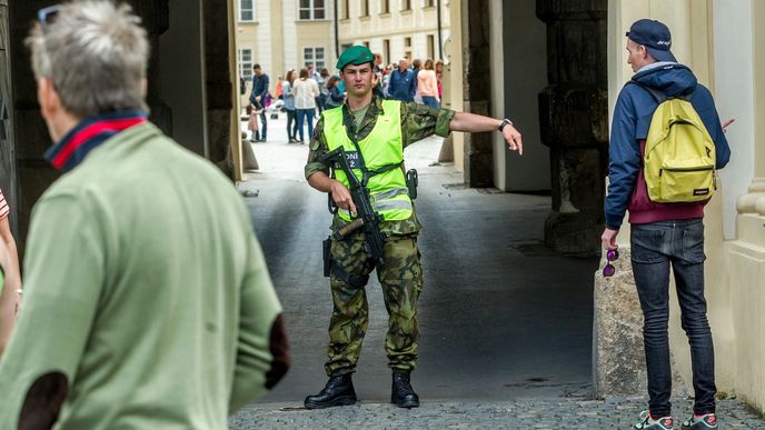 Bezpečnostní kontroly na Pražském hradě