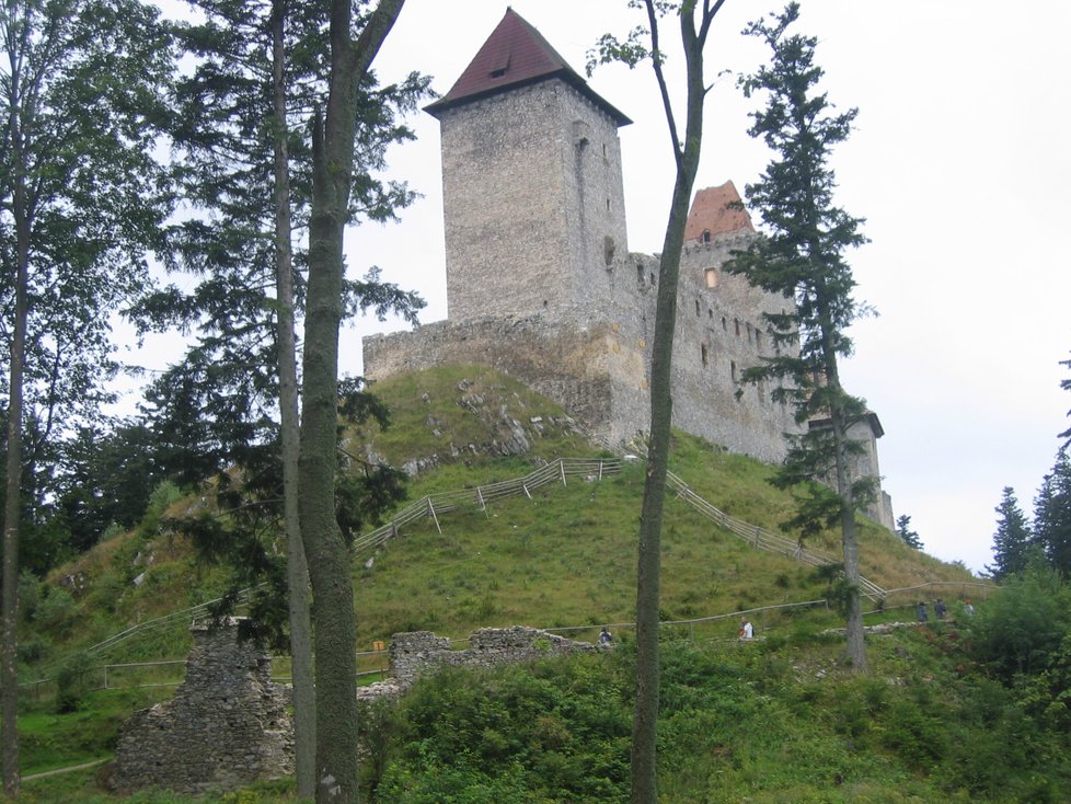 Město Kašperské Hory na Šumavě se může pochlubit především hradem Kašperk, gotickým kostelem a několika muzei.