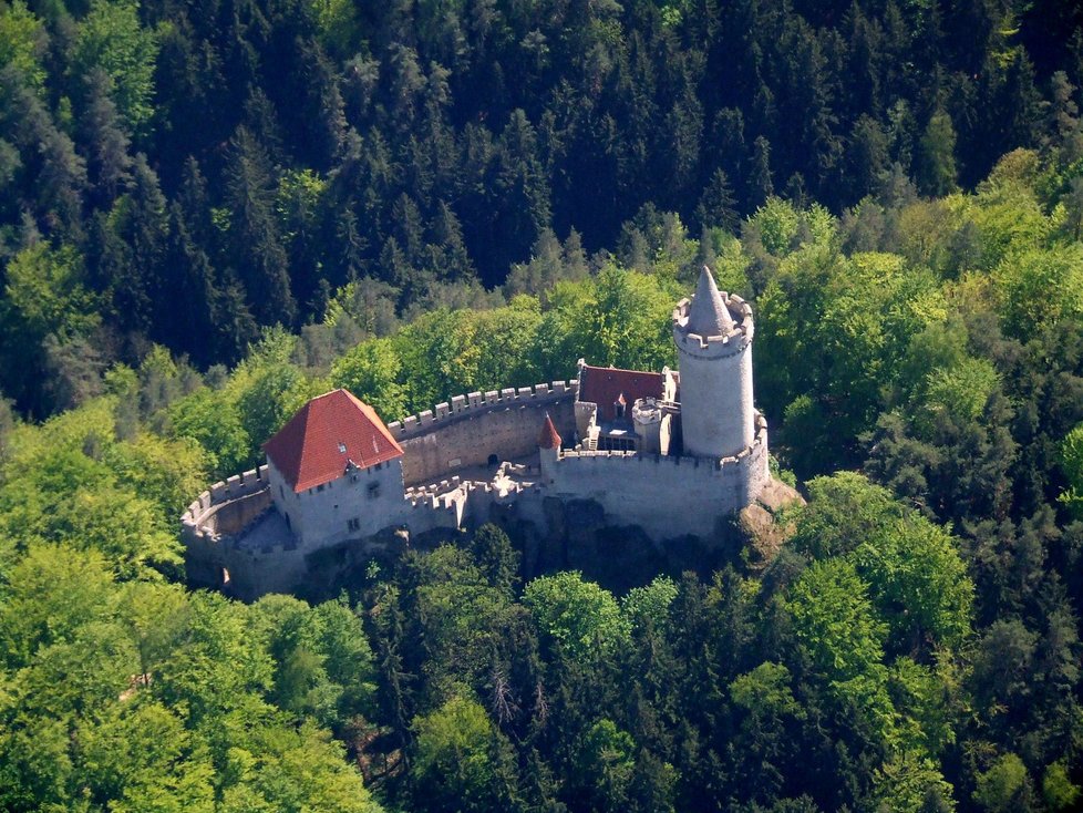 Letecký pohled na hrad Kokořín