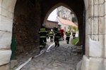 Víkendové cvičení hasičů na hradě Pernštejně dalo vzpomenout na duben 2005, kdy oheň způsobil škodu za 100 milionů korun.