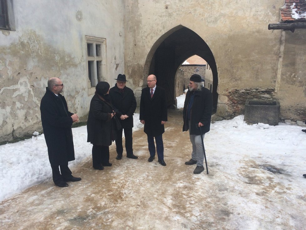 Na hrad Pernštejn přijeli premiér Bohuslav Sobotka i ministr kultury Daniel Herman