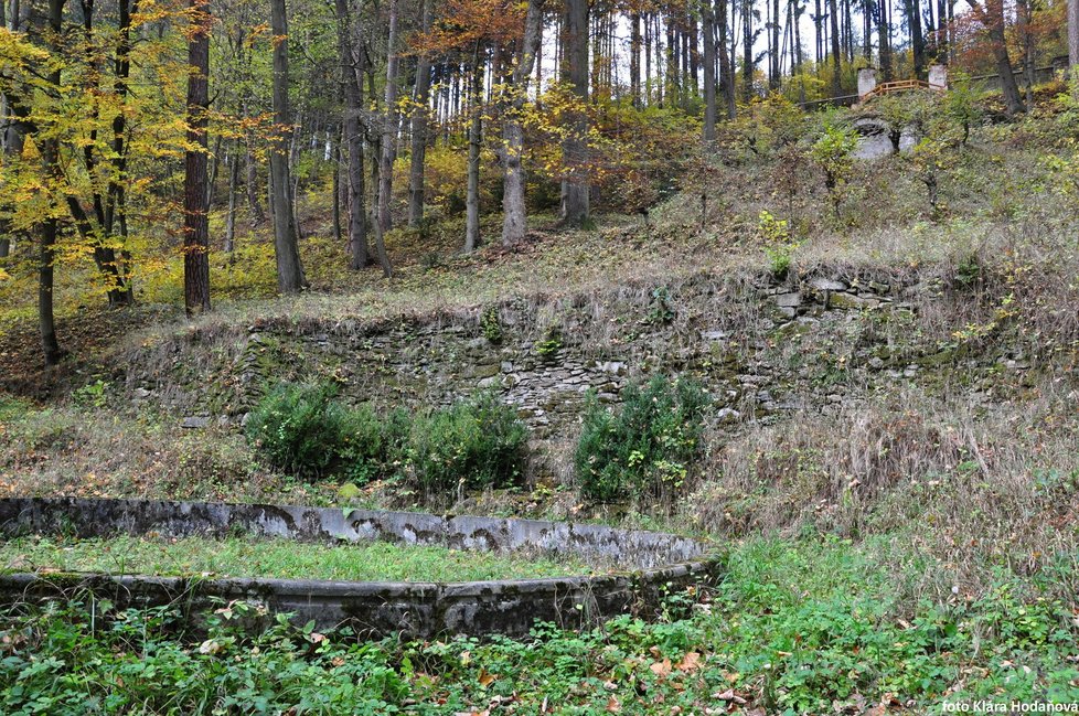 Kaskáda pod Pernštejnem. Dnes vypadá úplně jinak, než před dvěma staletími.