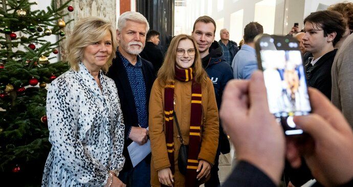 Prezident Petr Pavel a první dáma vítají na Hradě návštěvníky (29.11.2025)