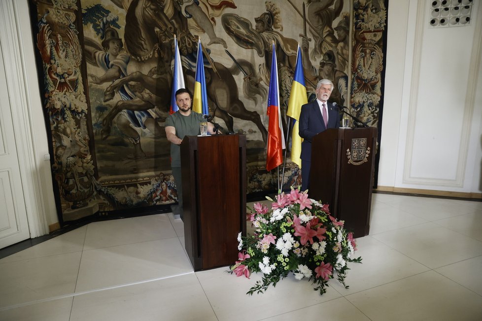 Tisková konference na Pražském hradě. Na snímku Volodymyr Zelenskyj a Petr Pavel (6. 7. 2023)