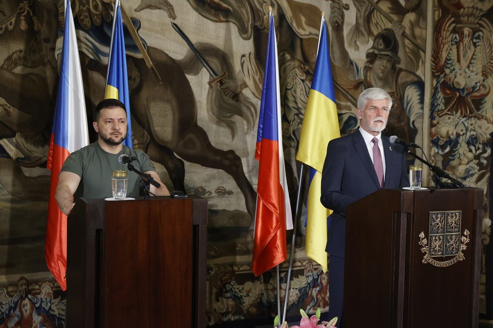 Tisková konference na Pražském hradě. Na snímku Volodymyr Zelenskyj a Petr Pavel (6. 7. 2023)