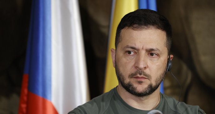 Zelenskyj se sejde s Fialou, Vystrčilem a Pekarovou. Z Prahy pak zamíří do Istanbulu