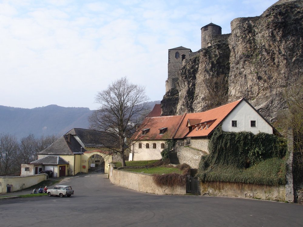Hrad Střekov patří mezi nejlépe dochované hradní zříceniny v České republice
