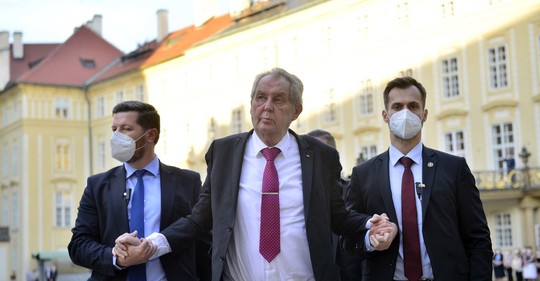Hradní rébus: Privatizace Miloše Zemana a monitor zpráv pro prezidenta  