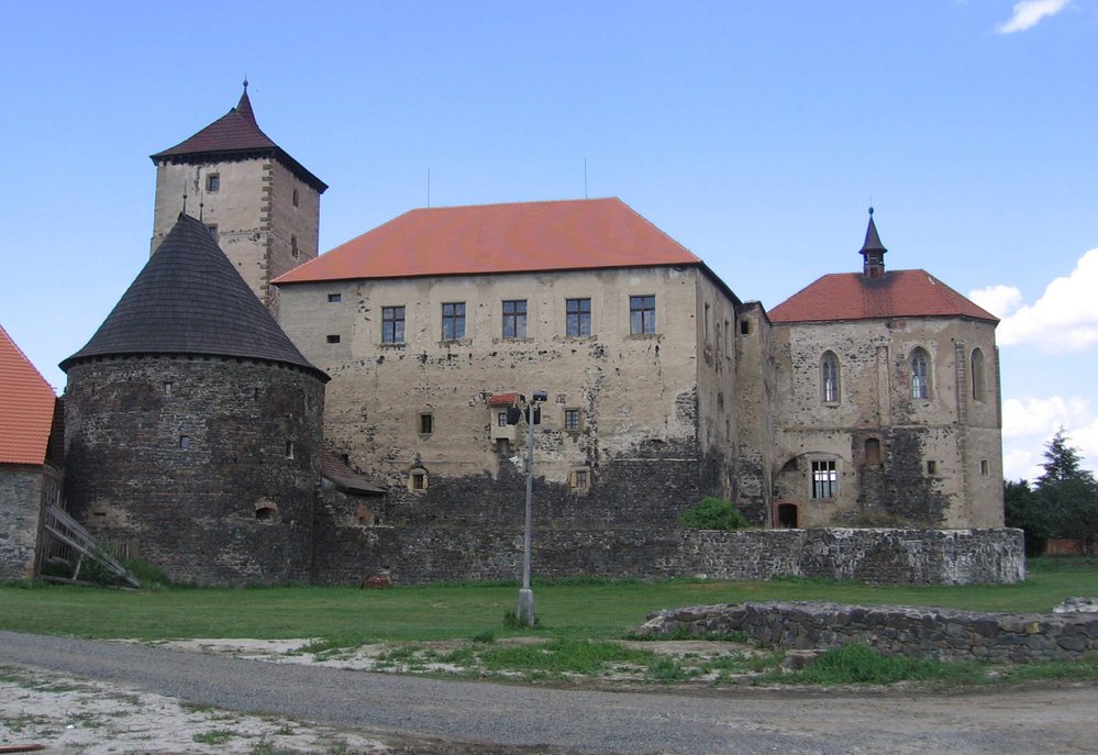 Gotický hrad Švihov se nachází nedaleko města Klatovy