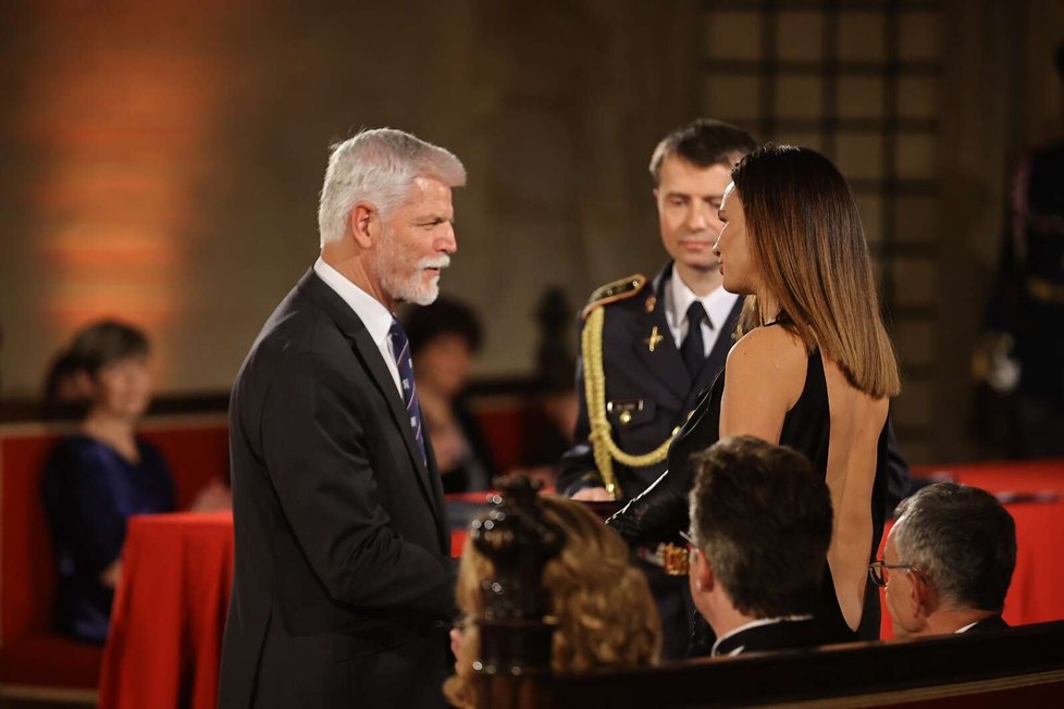 Předávání státních vyznamenání na Hradě: Vdova po architektovi Kaplickém Eliška Kaplicky (28.10.2025) Předávání státních vyznamenání na Hradě: Vdova po architektovi Kaplickém Eliška Kaplicky (28.10.2025)