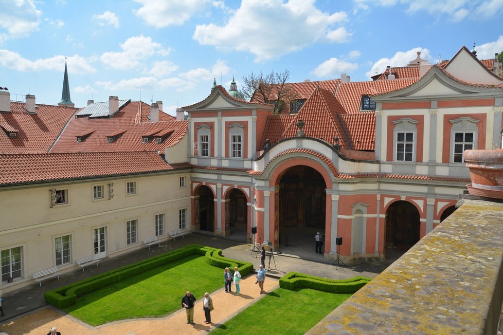 Většina Čechů souhlasí se „znárodněním“ Pražského hradu, uvádí průzkum.