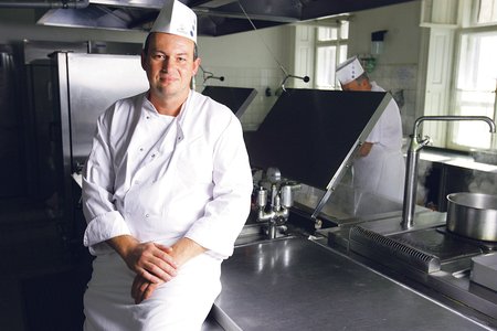 Šéfkuchař Martin Váňa nemá trému z toho, že k němu chodí hlava státu na oběd. Vařil už i pro jiné celebrity